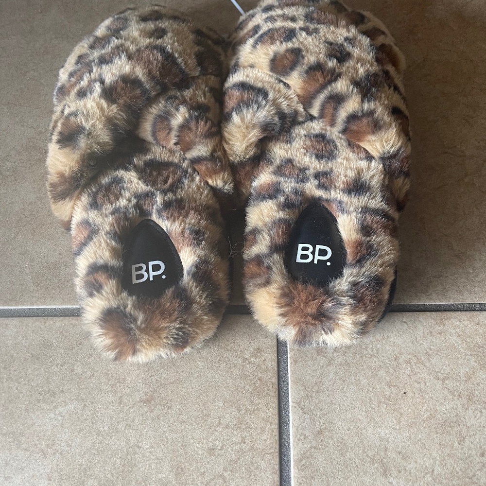 BP. Women Fuzzy Fur Slippers Size XL (11-12)